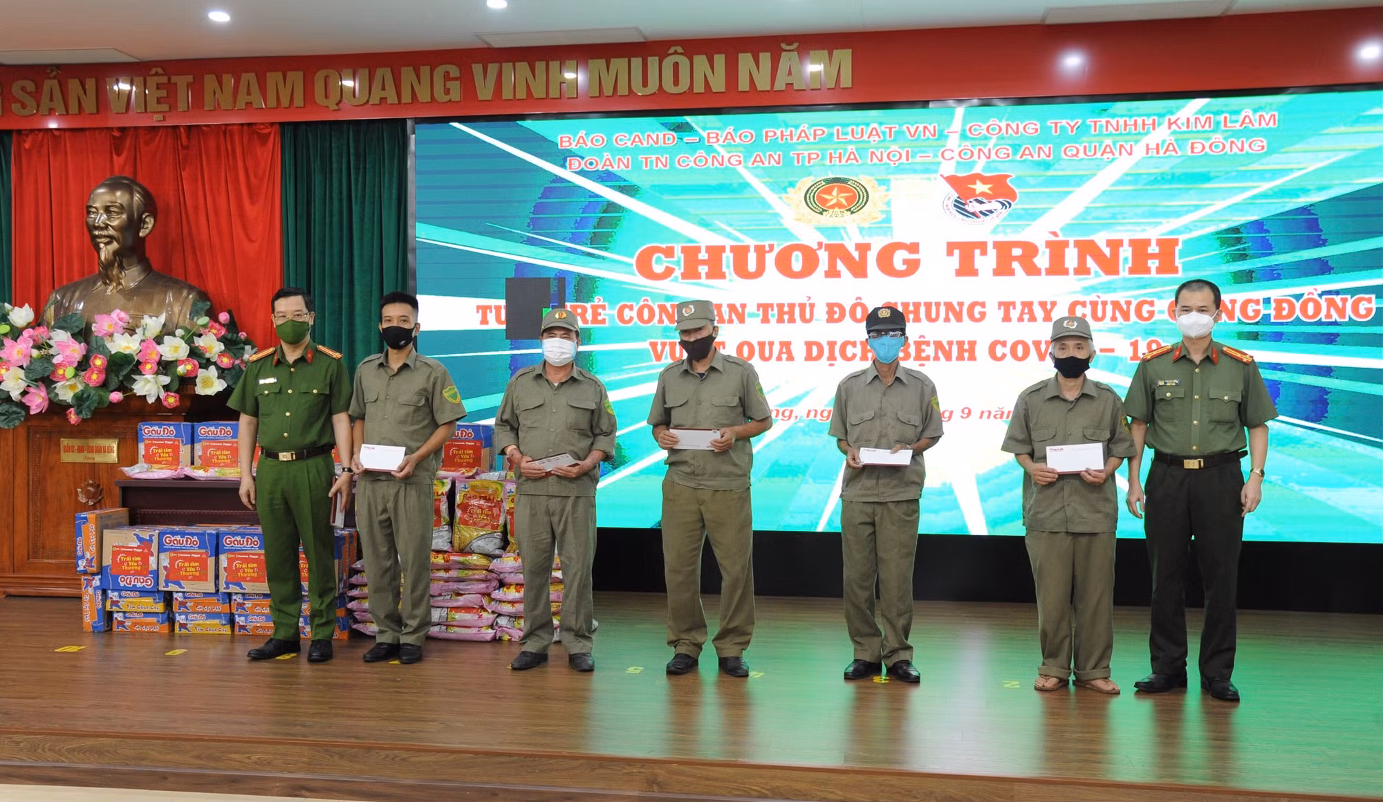 Chia sẻ khó khăn, hỗ trợ thiết thực cho người dân cùng vượt qua đại dịch -1