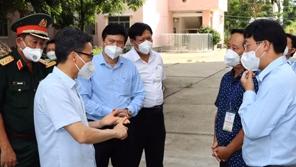 Phó Thủ tướng Vũ Đức Đam thăm, tặng quà Tết tại tỉnh Thừa Thiên-Huế ảnh 4