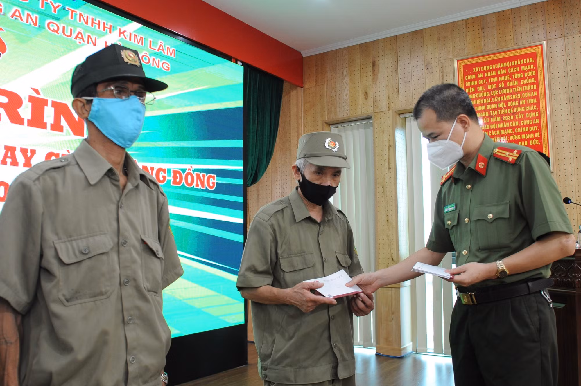 Chia sẻ khó khăn, hỗ trợ thiết thực cho người dân cùng vượt qua đại dịch -0