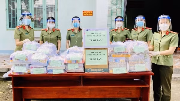 Giữ “ngọn lửa ấm” vùng Điện Biên ảnh 7