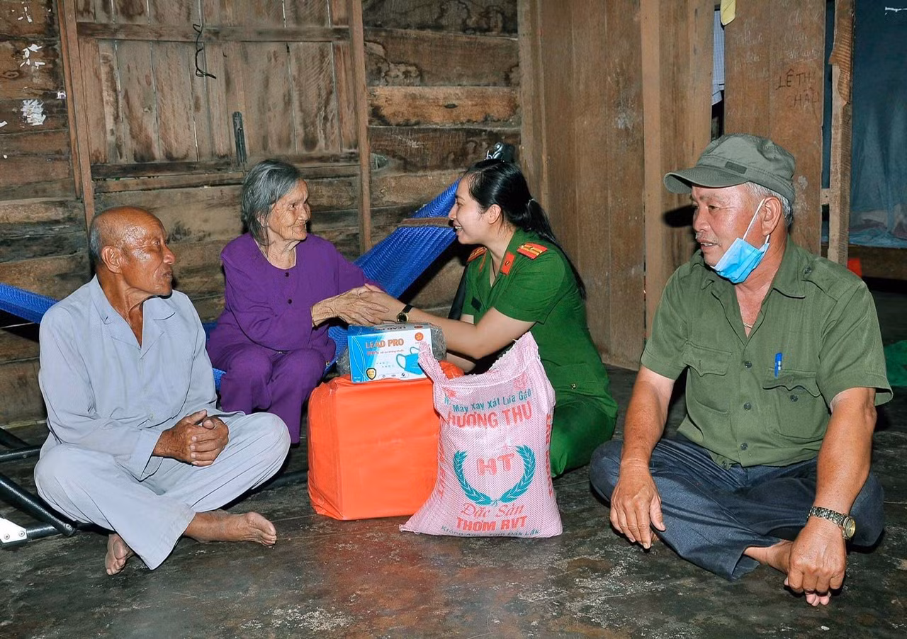 Bản lĩnh nữ Trưởng Công an xã -0