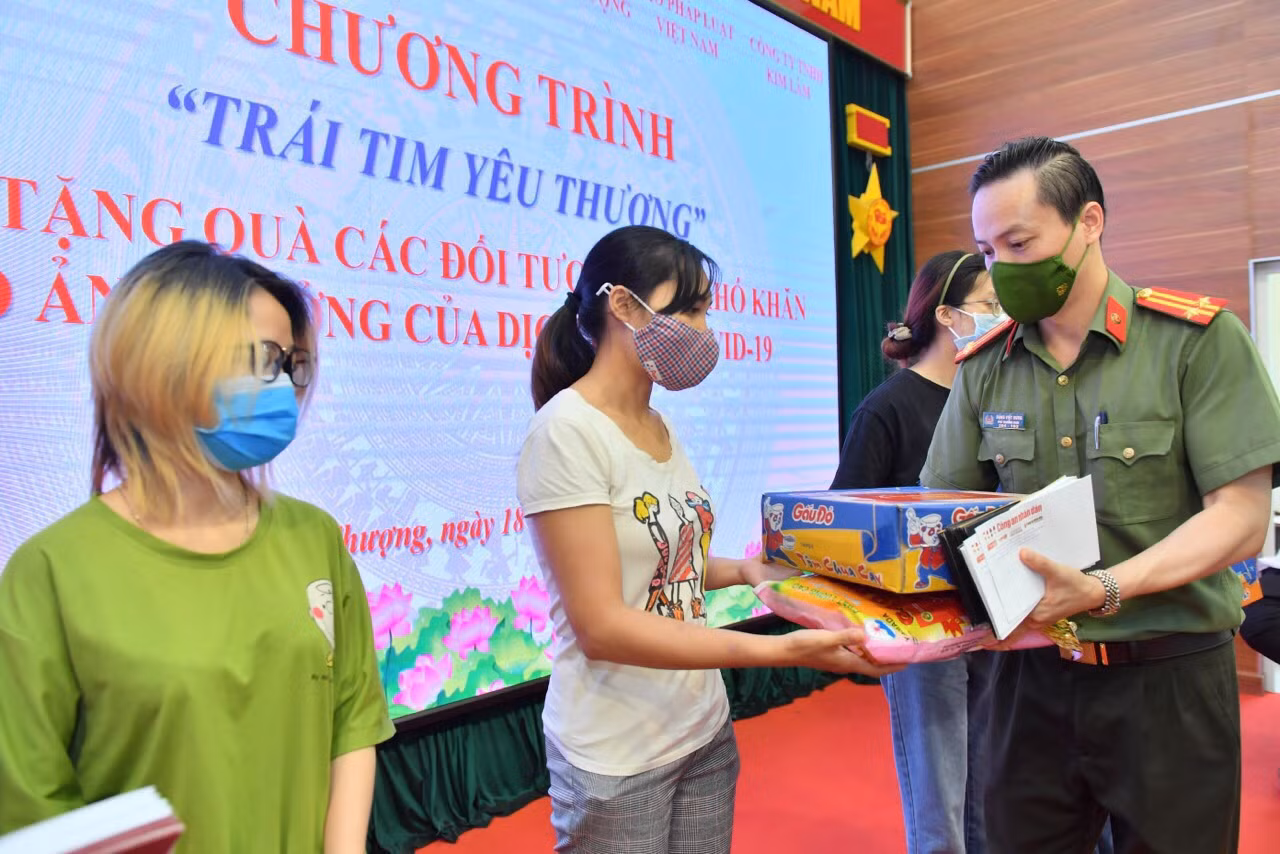 Chia sẻ khó khăn, hỗ trợ thiết thực cho người dân cùng vượt qua đại dịch -0