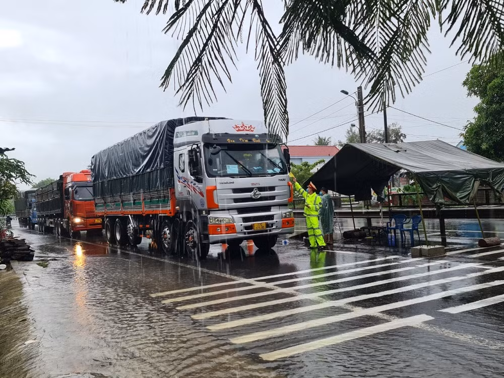 Nhiều vùng ngập sâu, yêu cầu 2 thủy điện ở Thừa Thiên Huế điều tiết nước -0