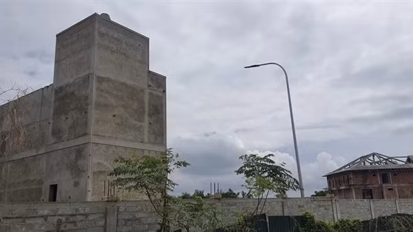 Xưởng đóng tàu mọc “chui” dưới chân cầu Tư Hiền ảnh 2