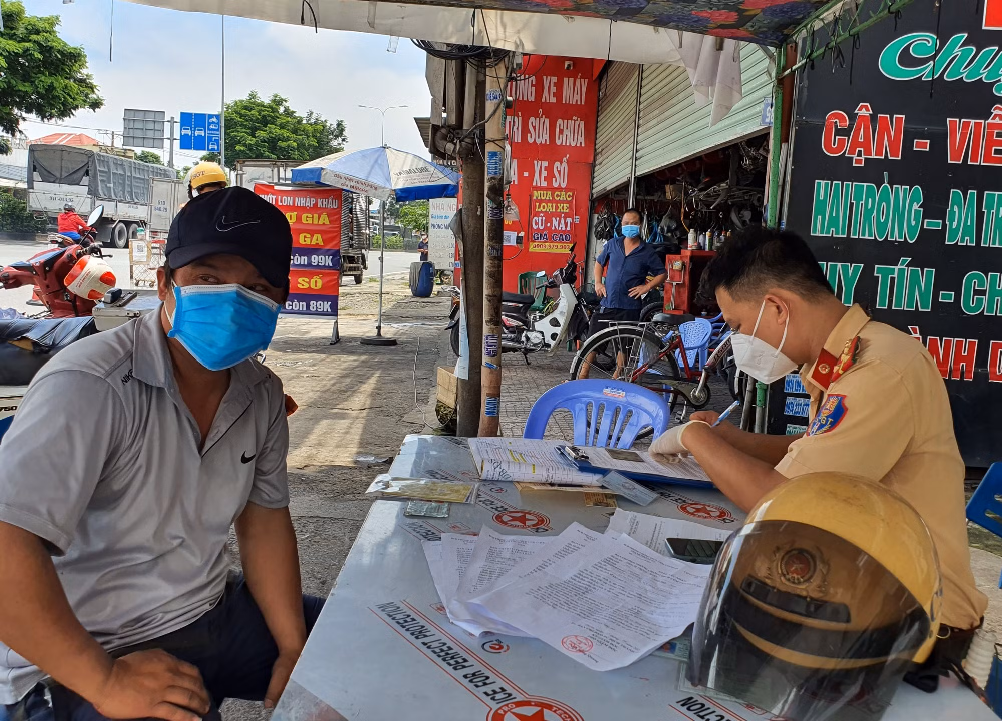 Chứa 6 F0 khỏi bệnh trong thùng xe tải có mã luồng xanh 