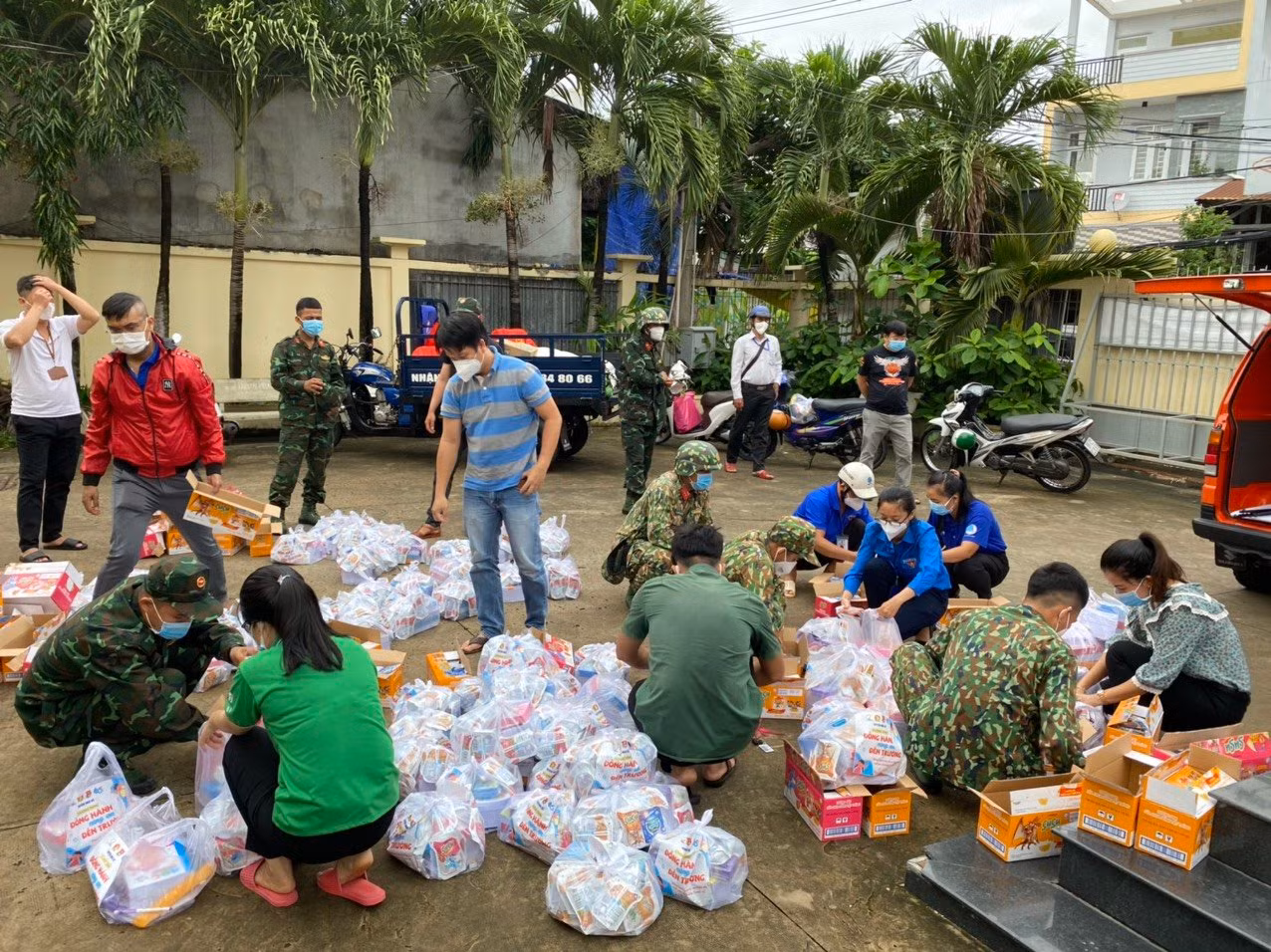 Những quyển vỡ trắng tinh đến với học sinh gặp khó khăn -5