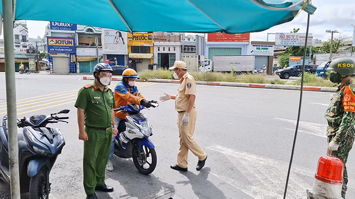 Đại úy Công an vừa hết F0, xung phong tuyến đầu chống dịch -0