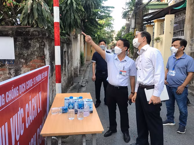 Thêm bé gái 12 tuổi dương tính ở ổ dịch Long Biên, Hà Nội lấy hơn 500 mẫu xét nghiệm liên quan -0
