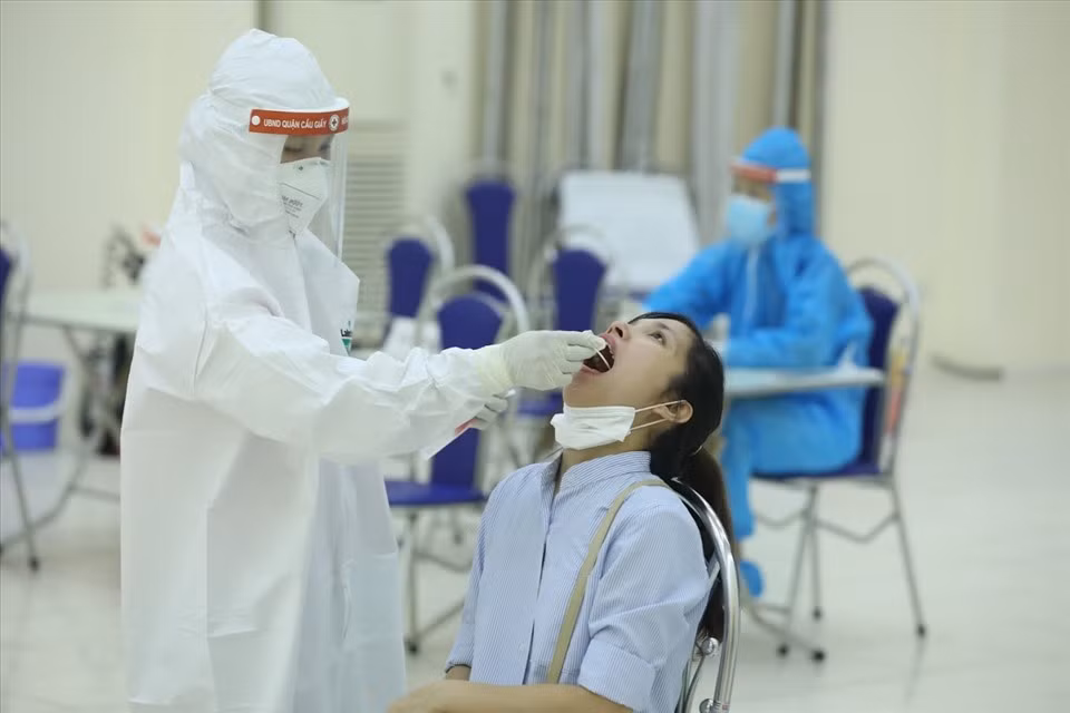 Quá tải điểm xét nghiệm COVID-19 cho lái xe, Sở GTVT Hà Nội đề xuất mở thêm 4 điểm mới -0