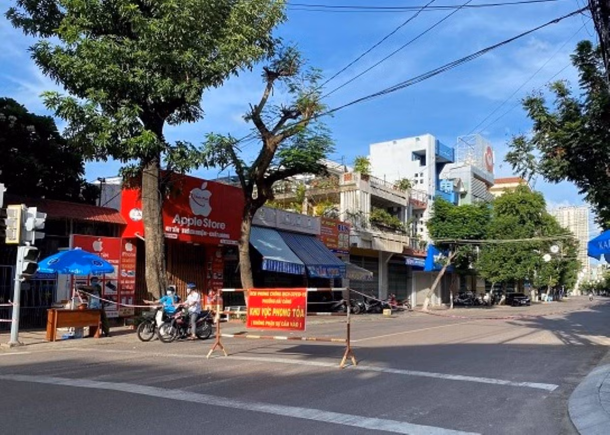 Xuất hiện ổ dịch hàng chục ca COVID-19, TP Quy Nhơn phong tỏa 5 phường -0