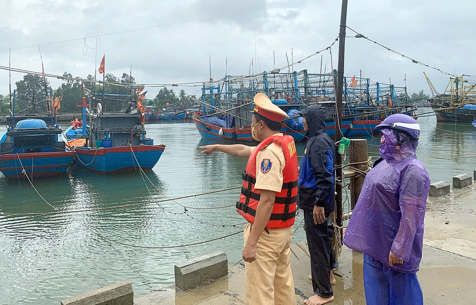 Công an Quảng Nam sẵn sàng lực lượng, phương tiện ứng phó bão số 5 -0