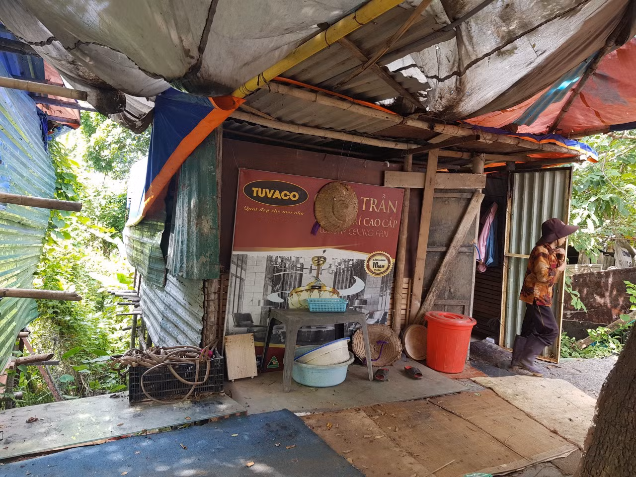 Chuyện hai người bán rau nghèo làm từ thiện -0