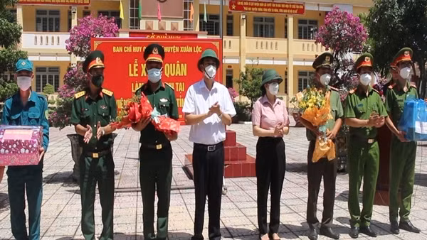 Chuyện xúc động ở bệnh viện dã chiến, khu cách ly ảnh 4