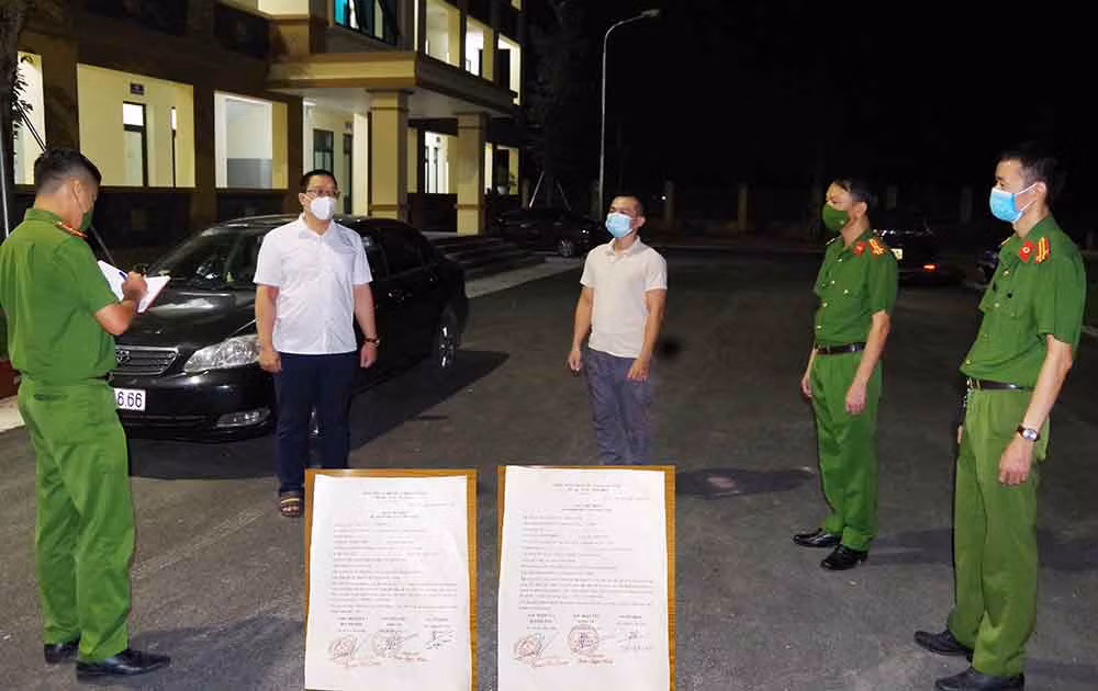 Bắt 02 đối tượng “Làm giả con dấu, tài liệu cơ quan, tổ chức” để thông chốt phòng, chống dịch -0