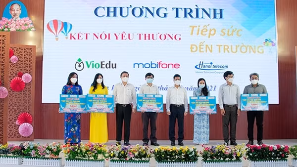 MobiFone tiếp tục tài trợ 200.000 tài khoản học tập và truy cập internet ảnh 3