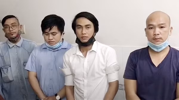 Làm giấy tờ giả bán cho người muốn "thông chốt" ảnh 4