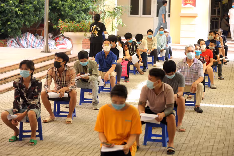 Bí thư Thành uỷ Hà Nội: Không vì được tiêm vaccine rồi mà chủ quan -0
