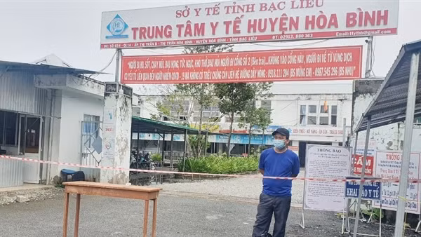Phong tỏa Bệnh viện Đa khoa Trung ương Quảng Nam để sàng lọc F0 ảnh 2
