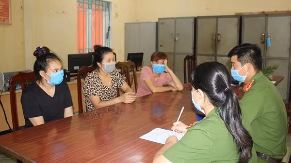 Khởi tố chủ nhà nghỉ chứa mại dâm giữa mùa dịch