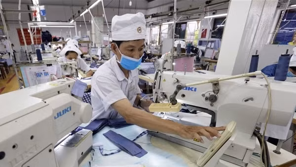 Những “cú hích” phục hồi thị trường lao động ảnh 4