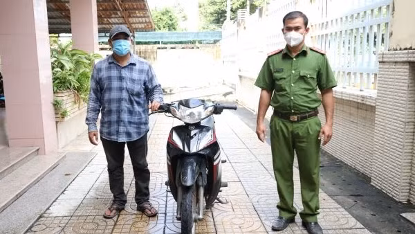 Người dân cảm động khi nhận lại tài sản bị mất trộm