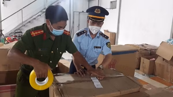 Thu giữ lô đồ chơi trẻ em mang tính bạo lực ảnh 2
