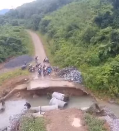 Công an Quảng Trị: bắc cầu tạm, tiếp ứng lương thực, thực phẩm cho người dân bị ảnh hưởng do bão -0