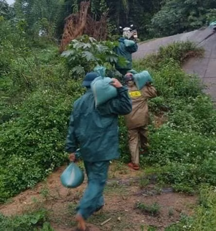 Công an Quảng Trị: bắc cầu tạm, tiếp ứng lương thực, thực phẩm cho người dân bị ảnh hưởng do bão -0