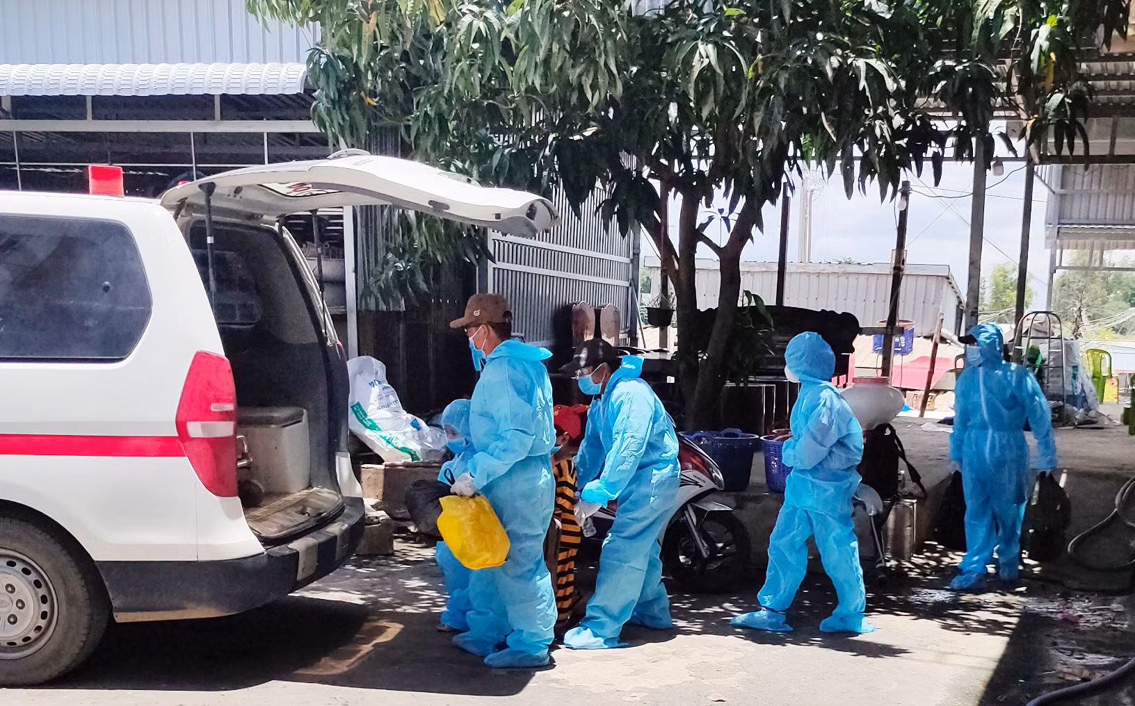 Công an tỉnh An Giang dồn lực dập dịch ở huyện biên giới An Phú -0