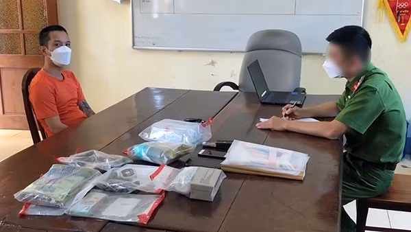 Bắt giám đốc doanh nghiệp vận tải tàng trữ ma túy và súng