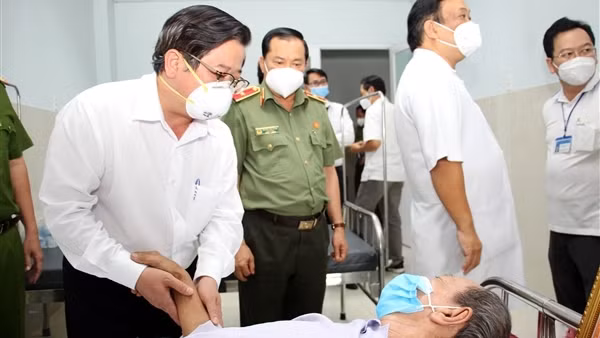 Khen thưởng hàng trăm CSCĐ tham gia chống dịch ở Bình Dương ảnh 4