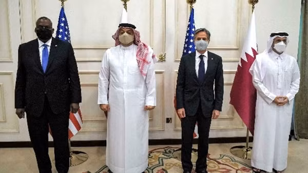 Các nước Arab vùng Vịnh sát cánh Arab Saudi cô lập Lebanon ảnh 2