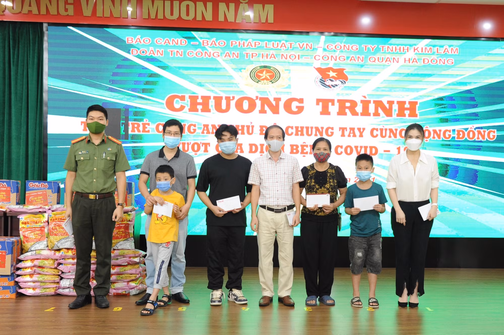 Chia sẻ khó khăn, hỗ trợ thiết thực cho người dân cùng vượt qua đại dịch -0