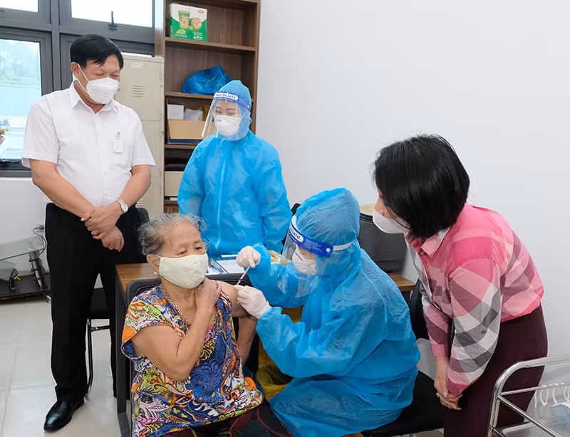 Hà Nội thực hiện được gần 4,2 triệu mẫu xét nghiệm, tiêm được trên 5,13 triệu liều vaccine -0