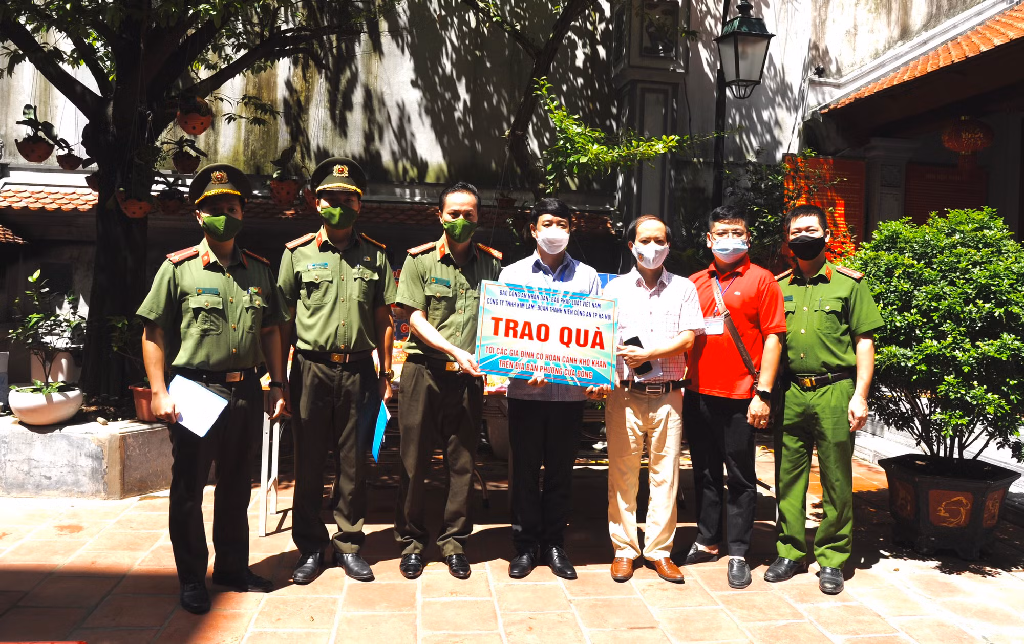 Chia sẻ khó khăn, hỗ trợ thiết thực cho người dân cùng vượt qua đại dịch -0