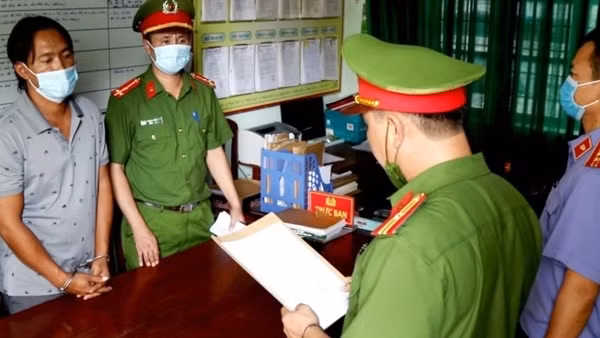 Bắt nhóm bảo kê phun sơn, đập phá tài sản của nhà thầu ảnh 3
