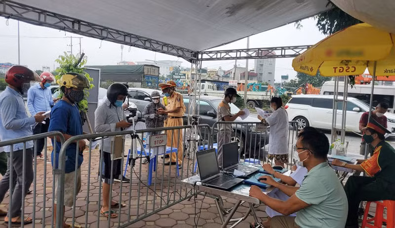 Thành phố Hồ Chí Minh và thành phố Hà Nội tiếp tục lên kịch bản để nới lỏng giãn cách từ tháng 10 -0
