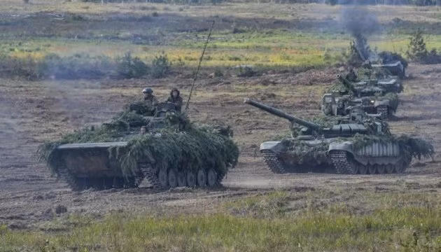 Nga đưa dàn xe tăng đời mới đến sát biên giới Afghanistan -0