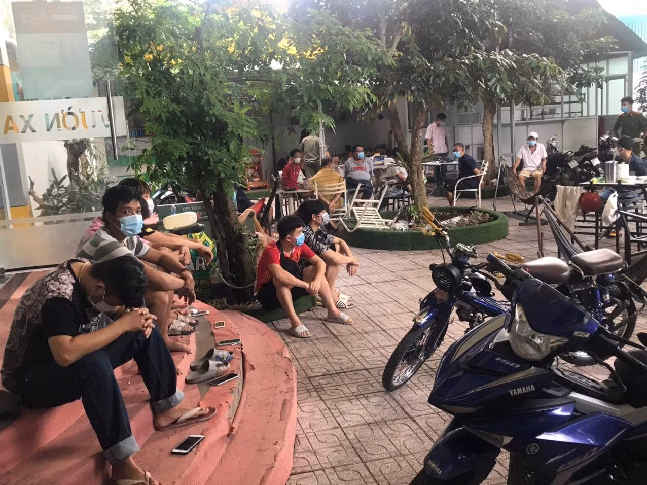 Mới nới lỏng giãn cách, 19 người đã tụ tập tại quán bi-a -0