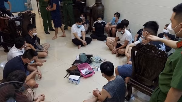Quán cà phê có người canh gác cho khách vào cá độ bóng đá ảnh 5