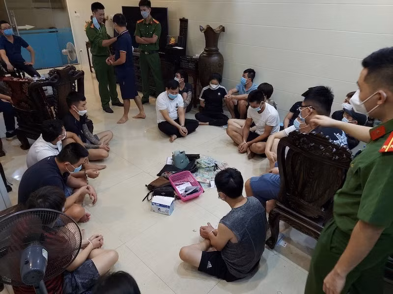 Triệt phá ổ đánh bạc, thu giữ hơn 1 tỷ đồng -0