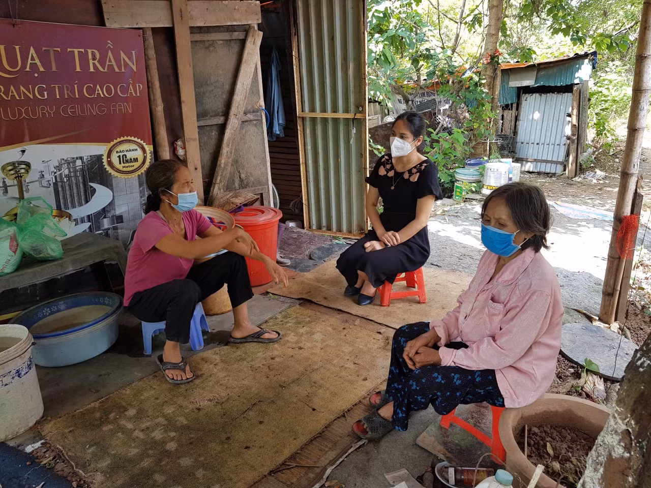 Chuyện hai người bán rau nghèo làm từ thiện -0