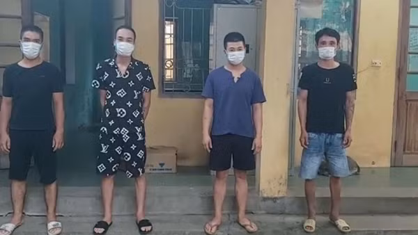 Đối tượng tiêu thụ tài sản trộm cắp, "găm" nhiều hung khí trong nhà ảnh 2