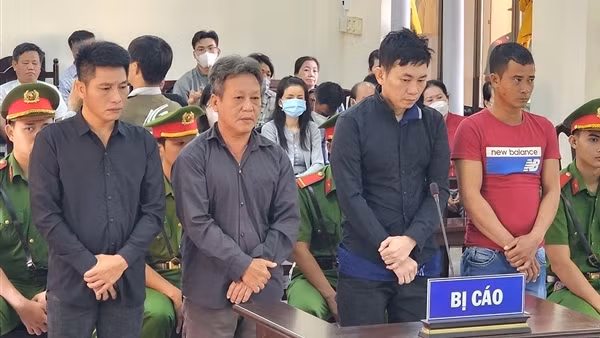 Xét xử các đối tượng đưa tàu biển ra nước ngoài đánh bắt hải sản trái phép