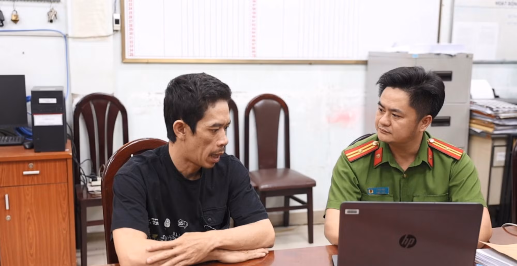 Lên mạng đặt mua súng đồ chơi rồi thuê người “độ” thành súng quân dụng vì... đam mê -0