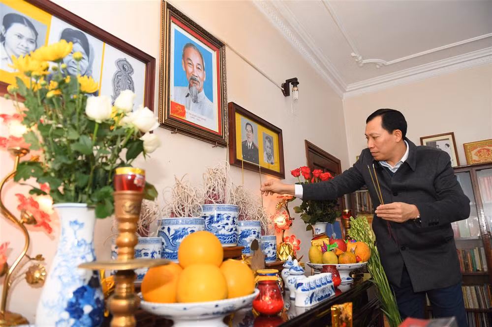 Thứ trưởng Lê Văn Tuyến thăm hỏi và chúc Tết gia đình các đồng chí cố lãnh đạo Bộ Công an -0