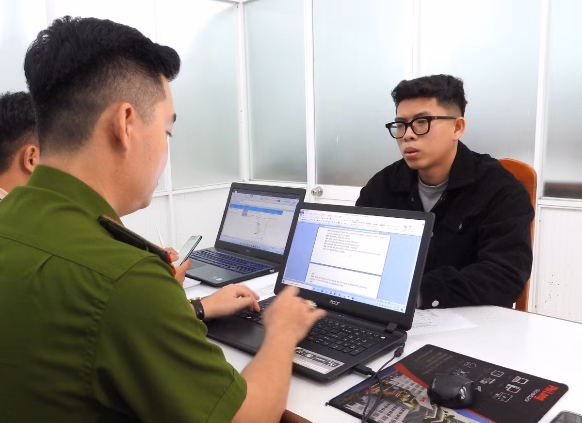 Lợi dụng việc đổi ngoại tệ để lừa đảo hàng tỷ đồng -0