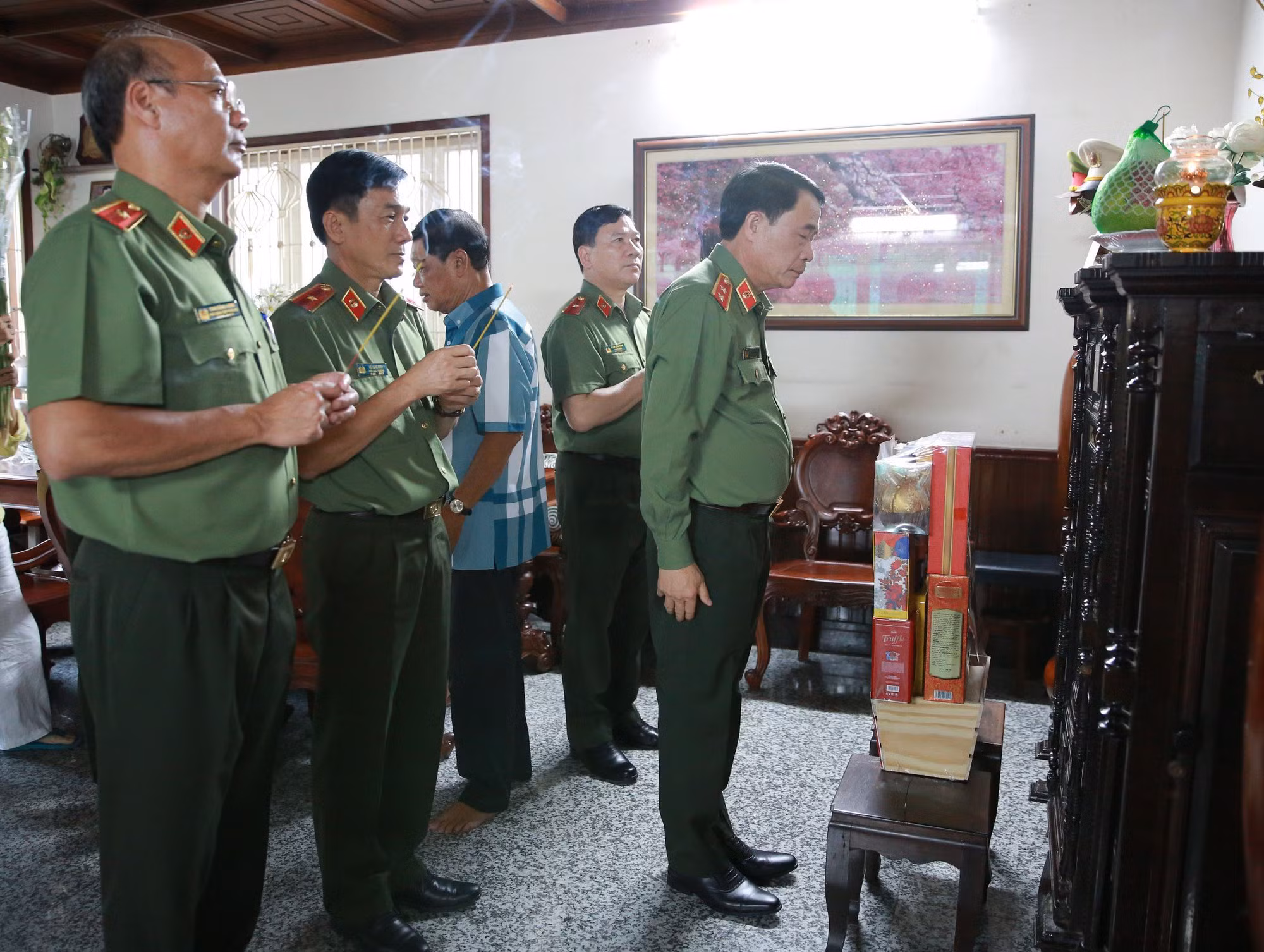 Thứ trưởng Lê Quốc Hùng chúc Tết các đồng chí nguyên Thứ trưởng và thắp hương tri ân các đồng chí cố lãnh đạo Bộ Công an -0