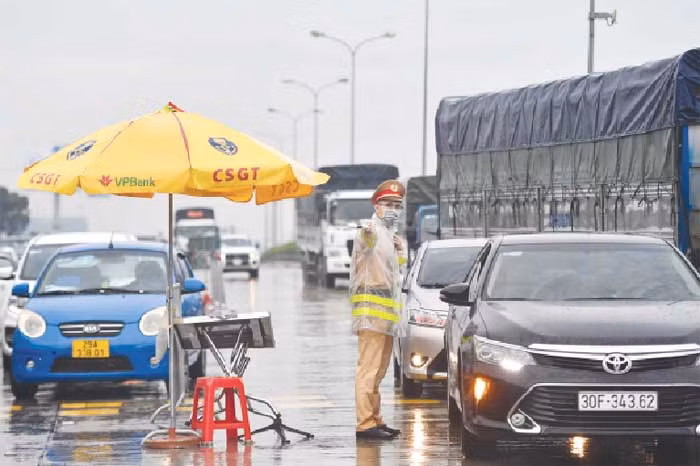 Trang 19: Thượng tôn pháp luật để xây dựng văn hóa giao thông an toàn -0