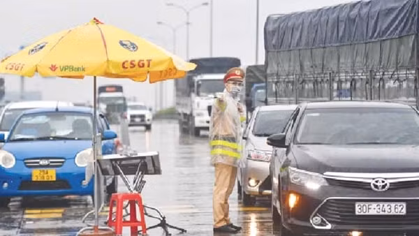 Thượng tôn pháp luật để xây dựng văn hóa giao thông an toàn